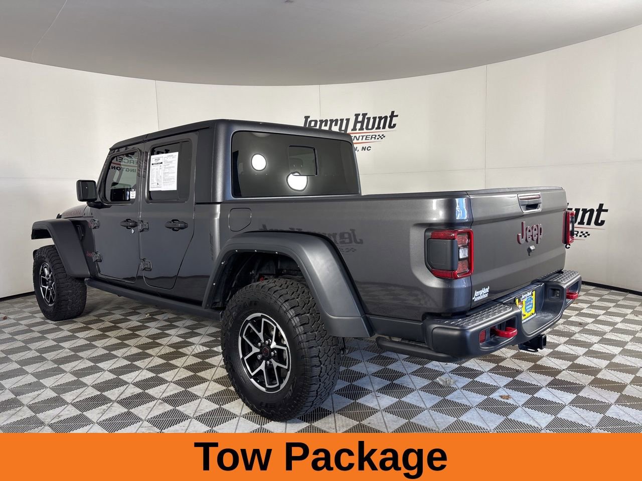 Used 2024 Jeep Gladiator Rubicon w/ Convenience Group AWD/4WD image 7
