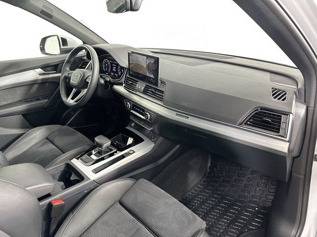 Used 2024 Audi Q5 e Premium Plus w/ Premium Plus Package image 30