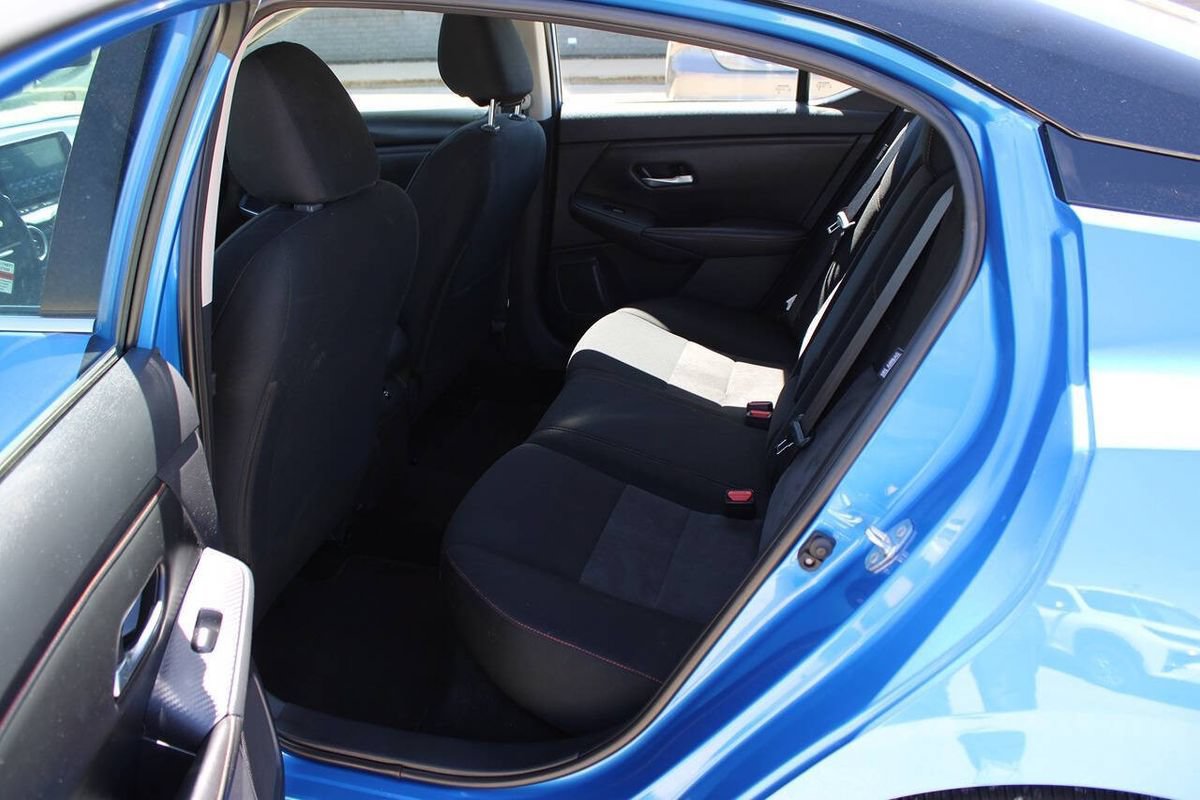 Used 2024 Nissan Sentra SR FWD image 9