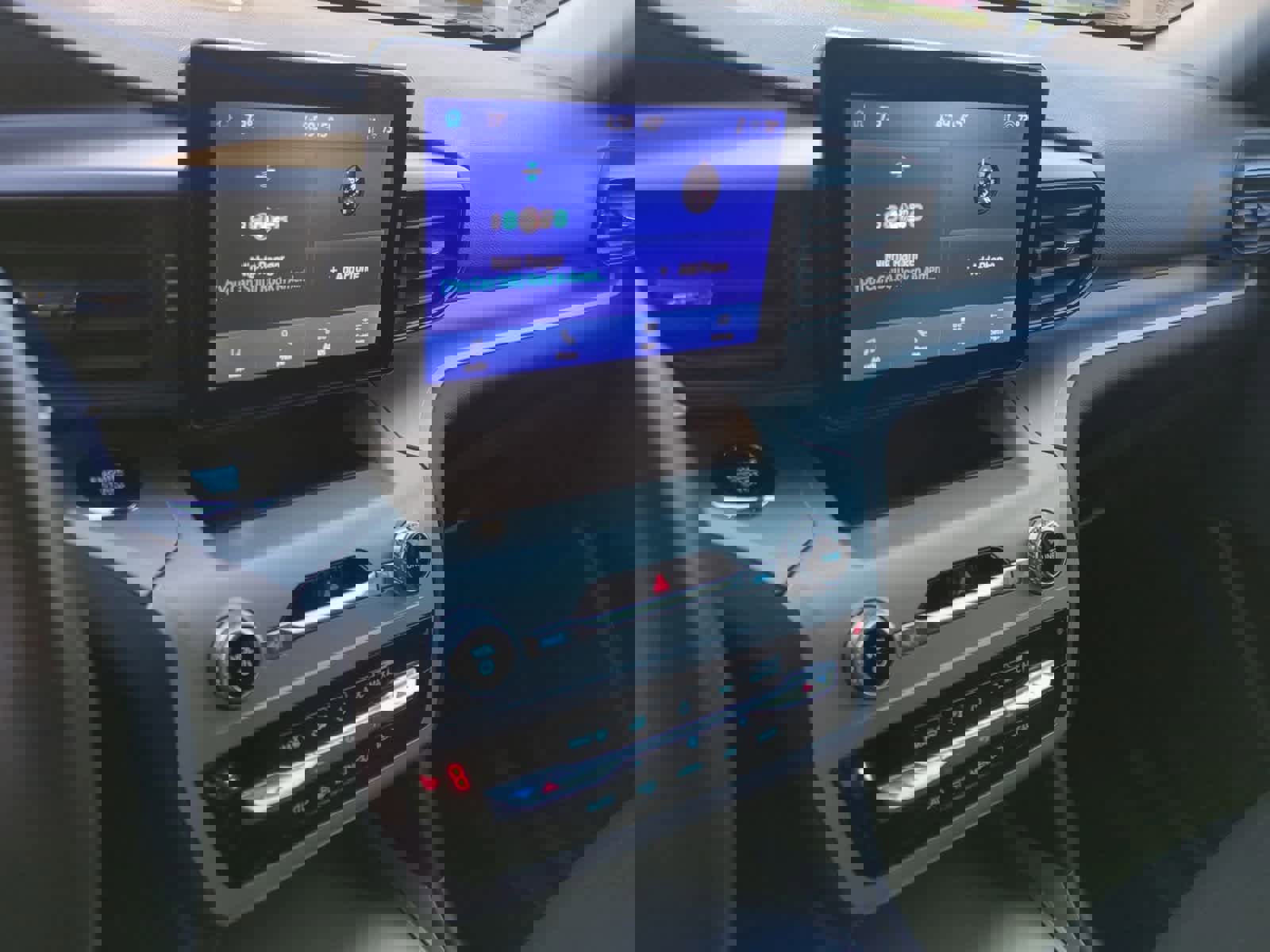 Used 2023 Ford Explorer XLT image 29