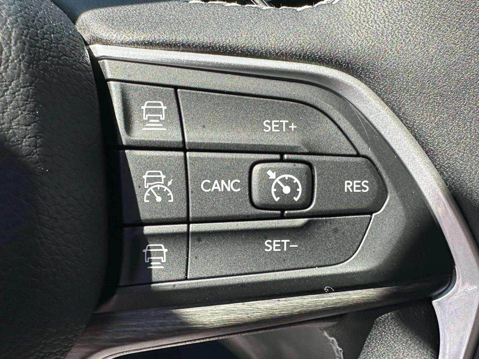 Used 2024 Jeep Grand Cherokee Limited w/ Black Appearance Package AWD/4WD image 22