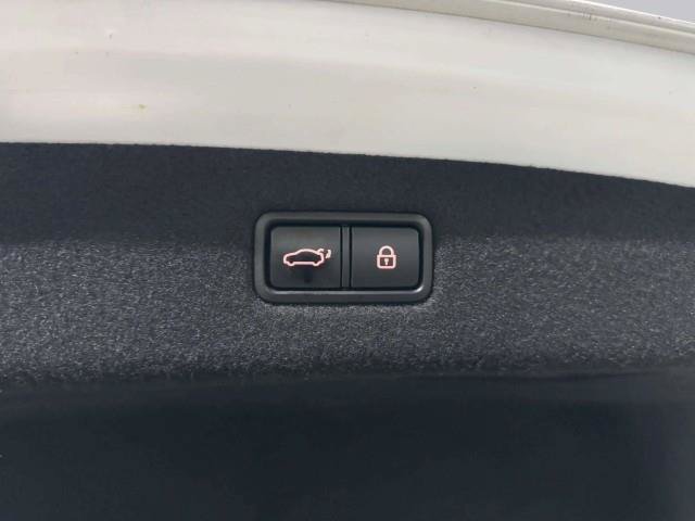 Used 2019 Genesis G90 5.0 Ultimate RWD image 50