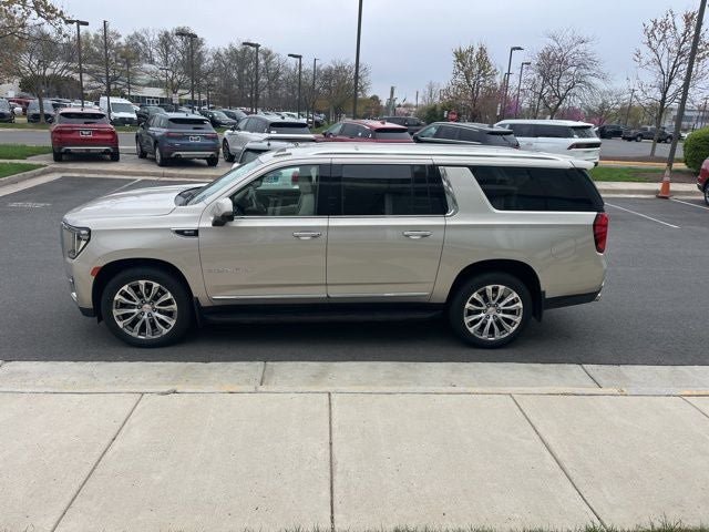 Used 2022 GMC Yukon XL Denali image 4