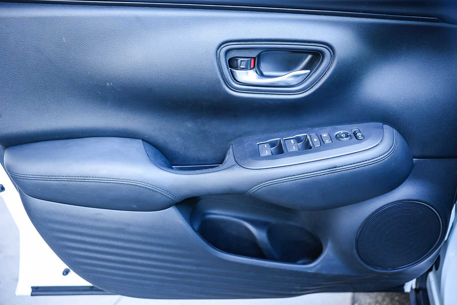 Used 2025 Honda HR-V LX image 25