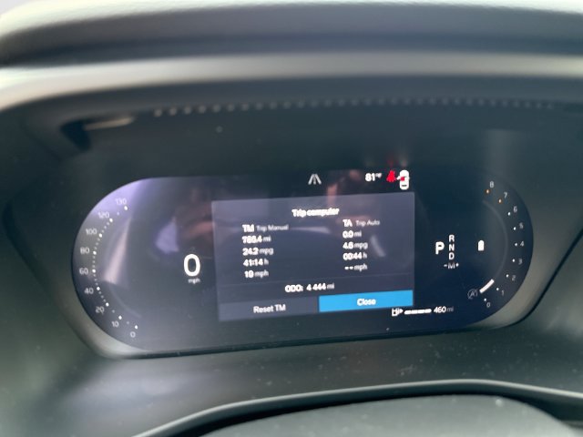 Certified 2025 Volvo XC40 B5 Ultra AWD/4WD image 13