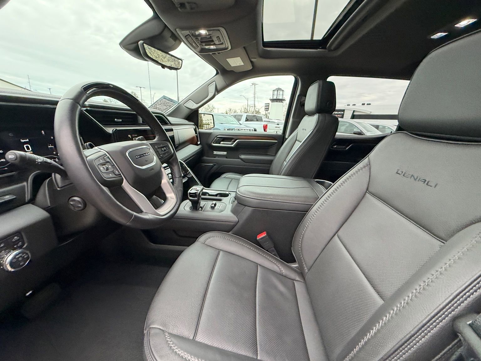 Used 2025 GMC Sierra 1500 Denali image 4