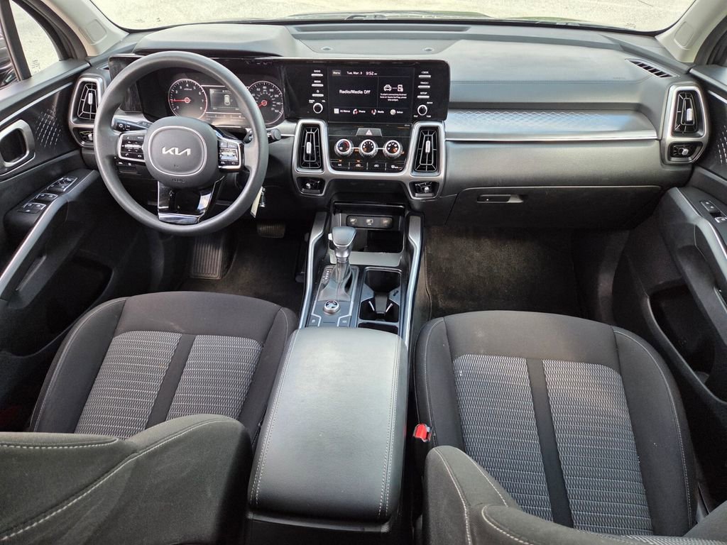Used 2022 Kia Sorento LX image 15