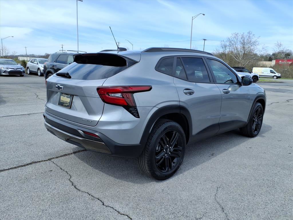 Used 2025 Chevrolet Trax ACTIV w/ Sunroof Package image 5