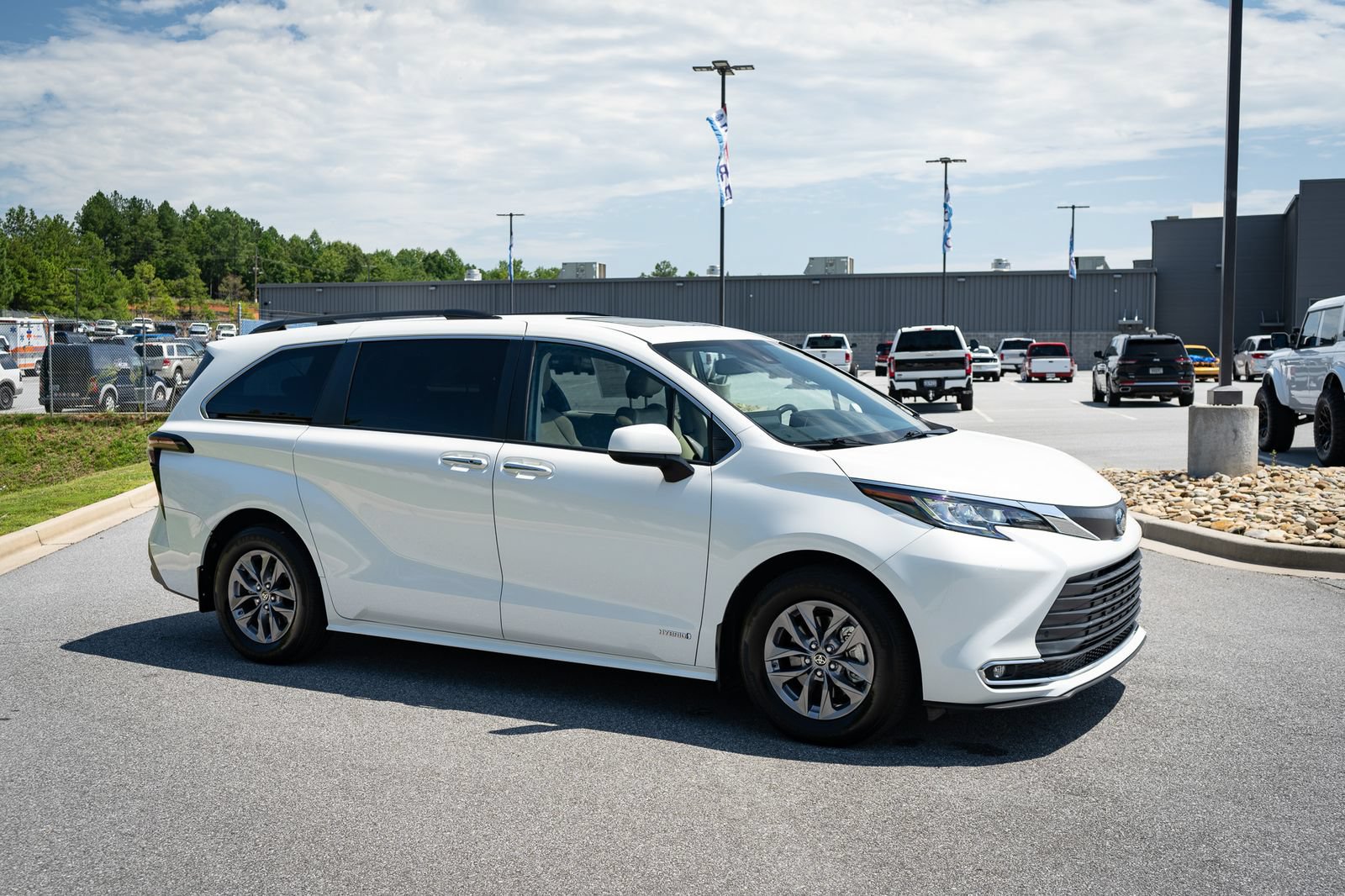 Used 2021 Toyota Sienna XLE w/ XLE Plus Package AWD/4WD image 12