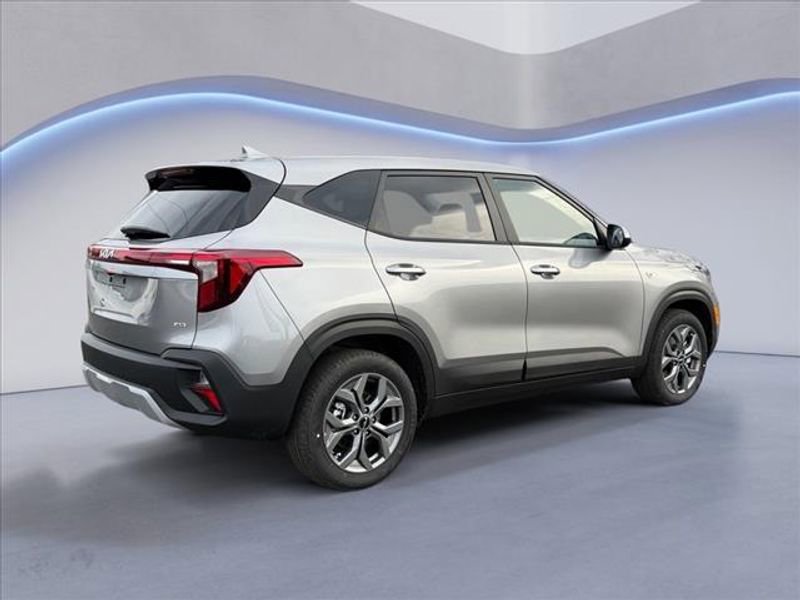New 2026 Kia Seltos LX image 3