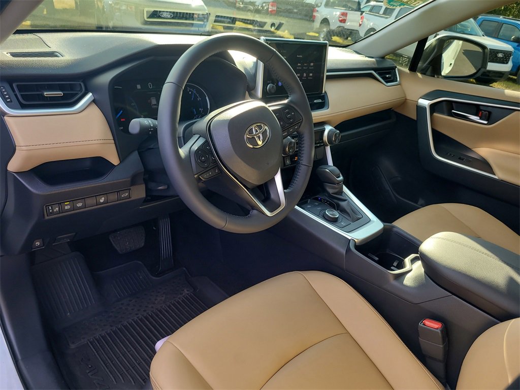 Used 2025 Toyota RAV4 XLE Premium image 17