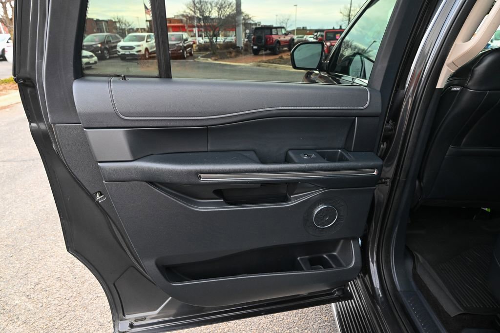 Used 2022 Ford Expedition Max XLT image 24