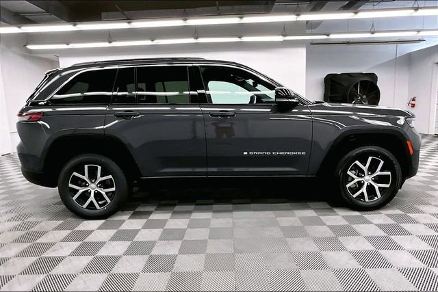 Used 2024 Jeep Grand Cherokee Limited w/ Trailer Tow Package image 15