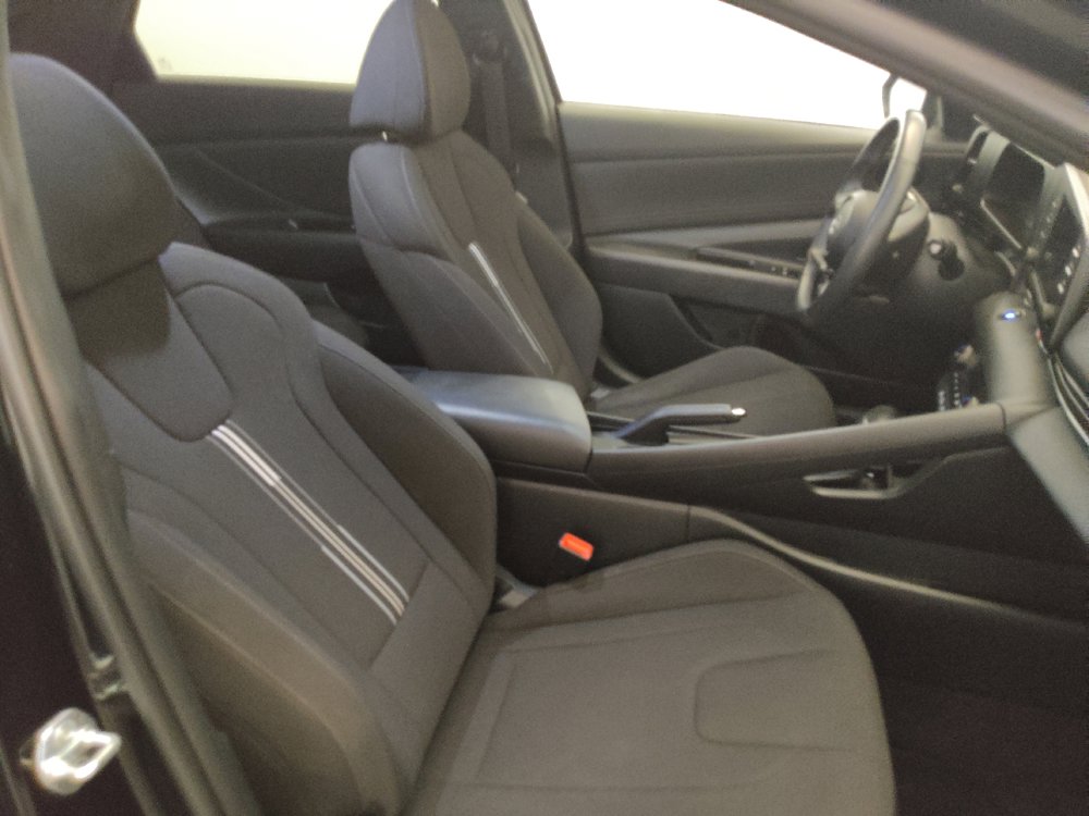 Used 2025 Hyundai Elantra Sport FWD image 21