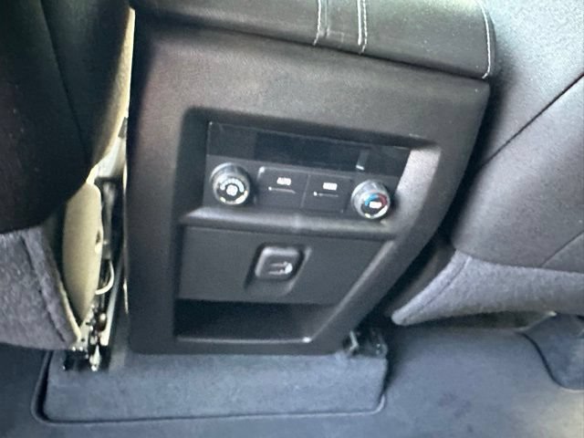 Used 2023 Chevrolet Traverse LT FWD image 26