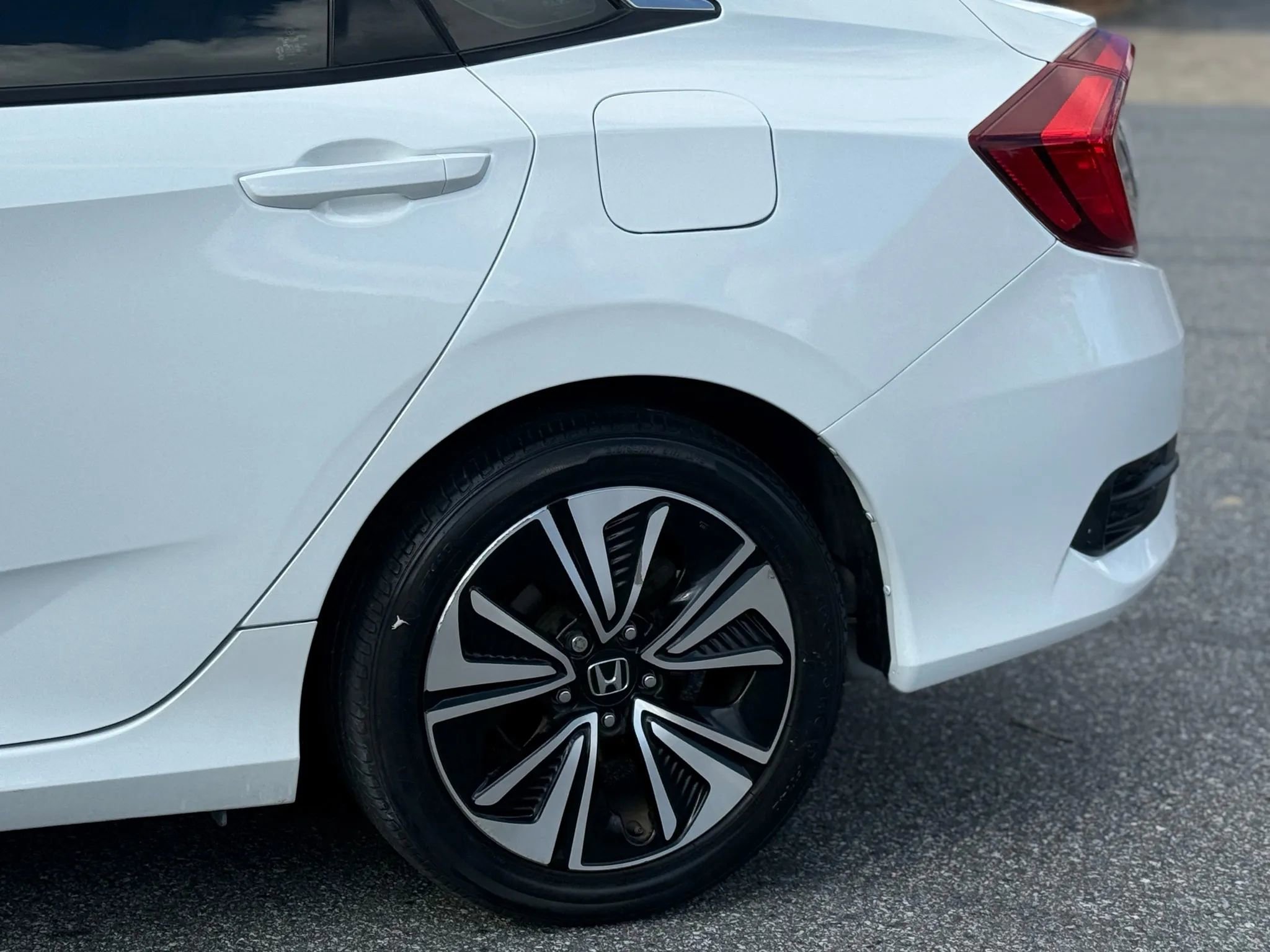 Used 2017 Honda Civic EX-T image 9