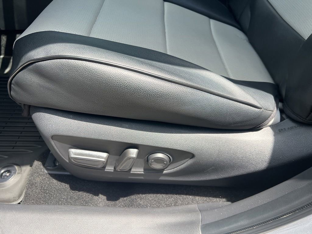 Used 2025 Toyota RAV4 XLE FWD image 42