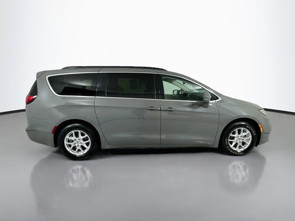 Used 2022 Chrysler Pacifica Touring-L FWD image 8