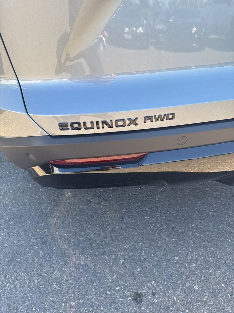 Used 2025 Chevrolet Equinox RS w/ Safety and Technology Package image 9