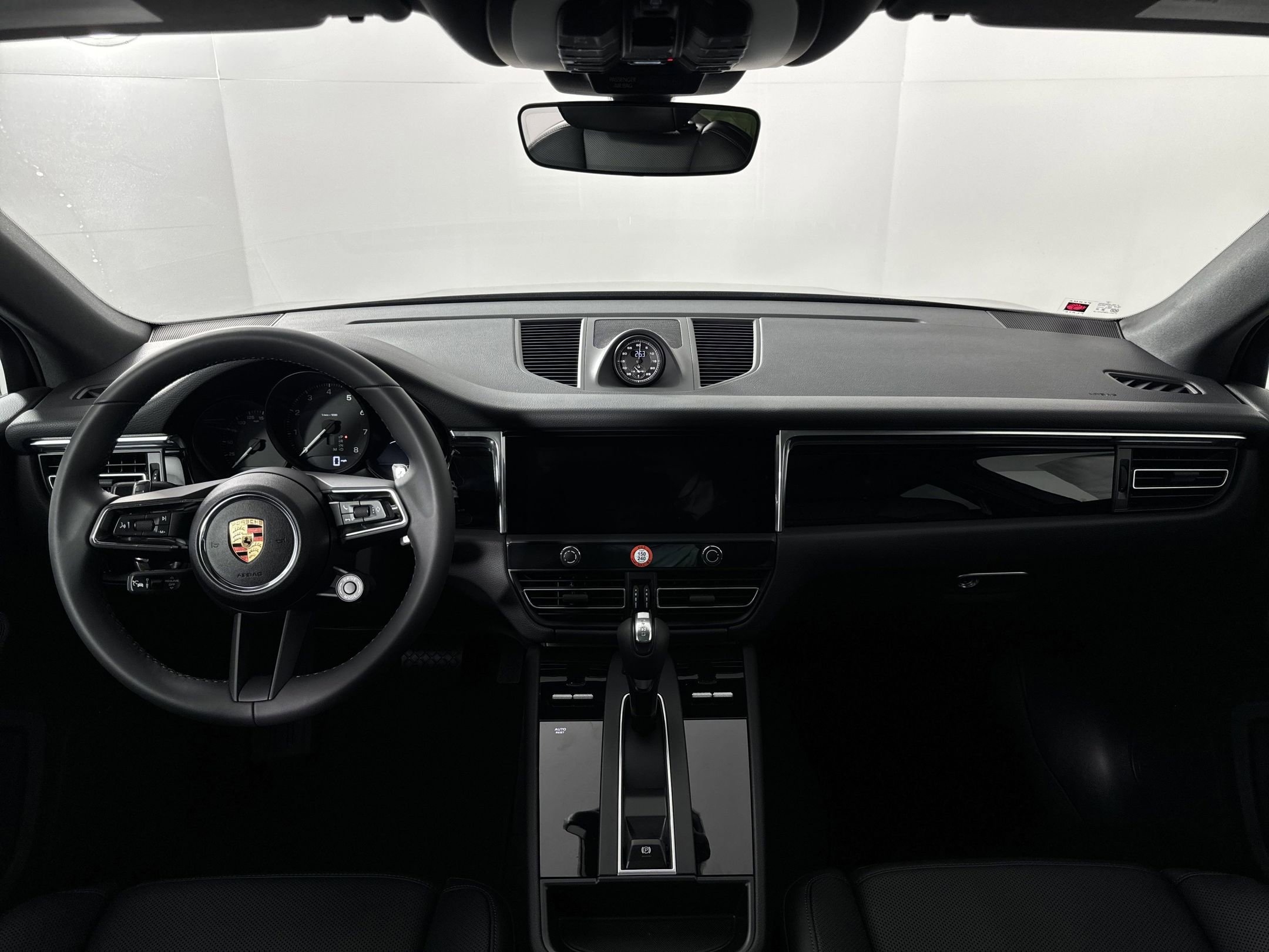 Certified 2025 Porsche Macan image 25