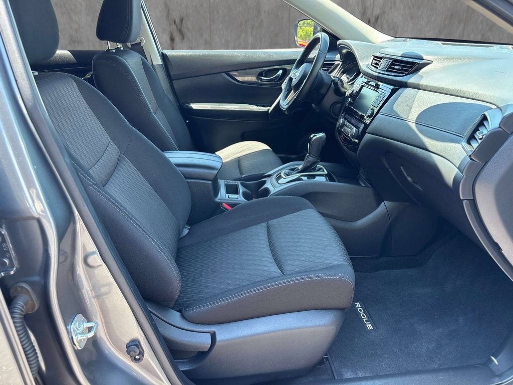 Used 2019 Nissan Rogue SV AWD/4WD image 17