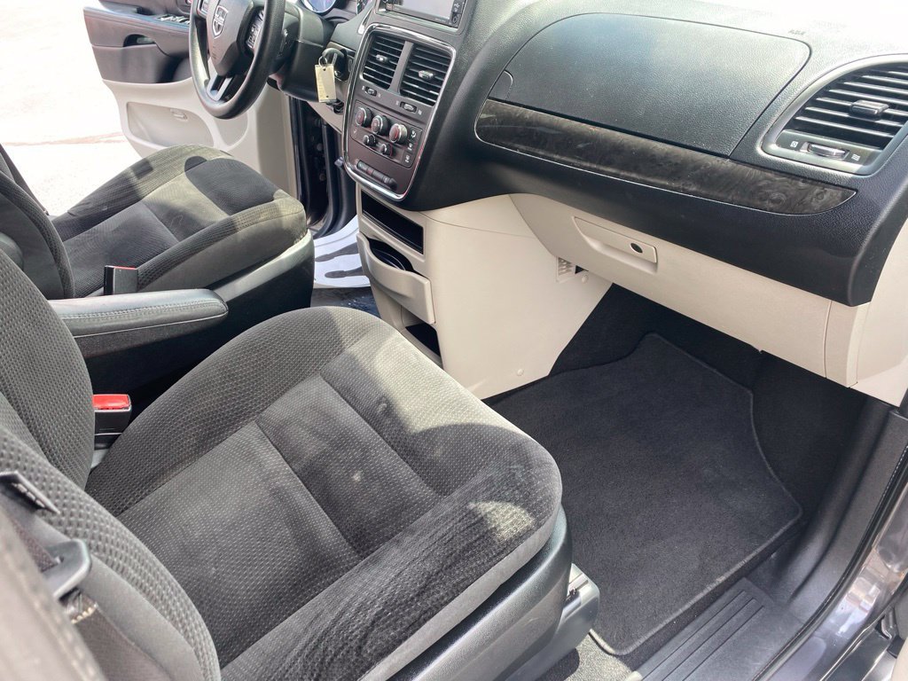 Used 2019 Dodge Grand Caravan SE FWD image 21