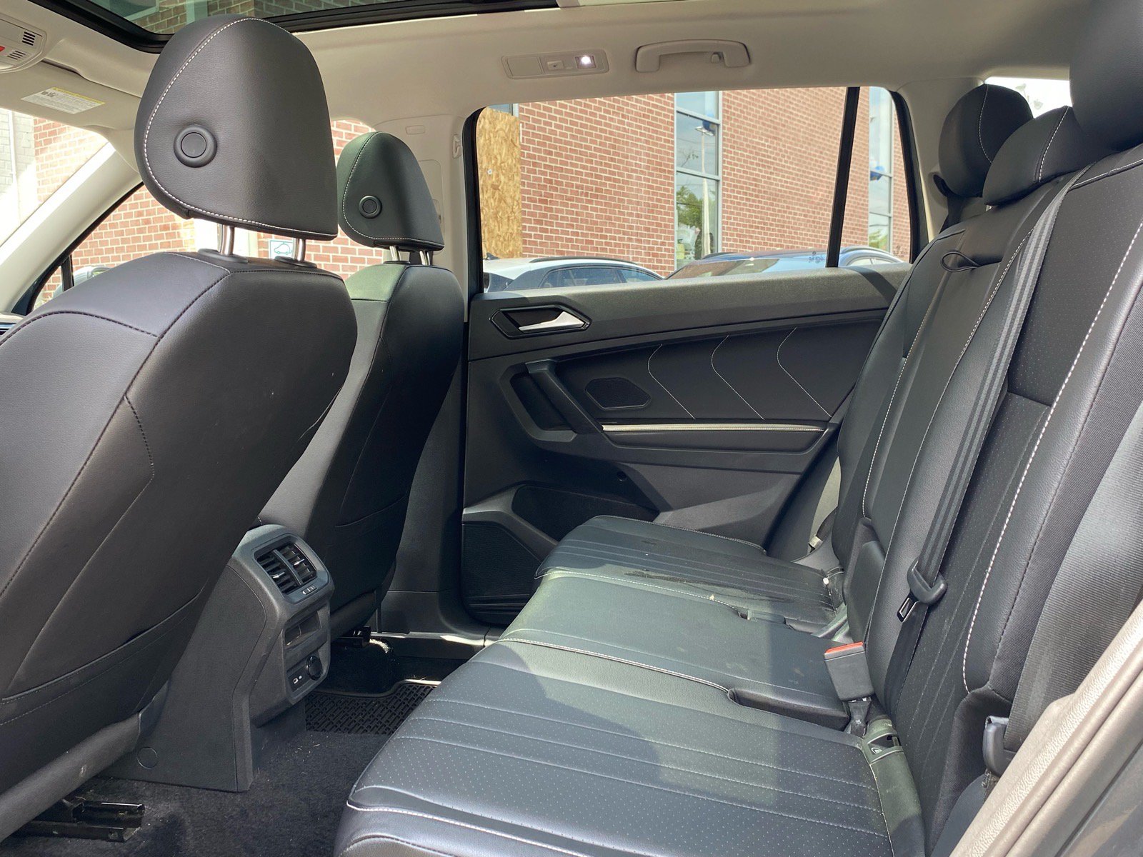 Certified 2023 Volkswagen Tiguan SE w/ Panoramic Sunroof Package AWD/4WD image 16