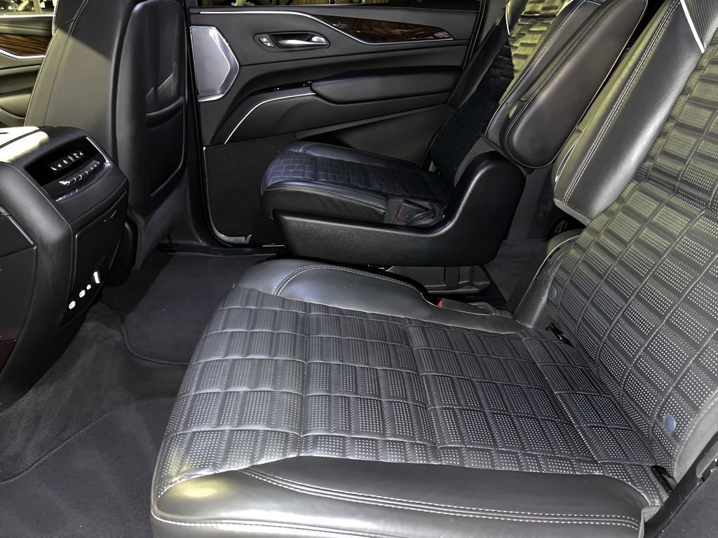 Used 2023 Cadillac Escalade ESV Premium Luxury Platinum image 32