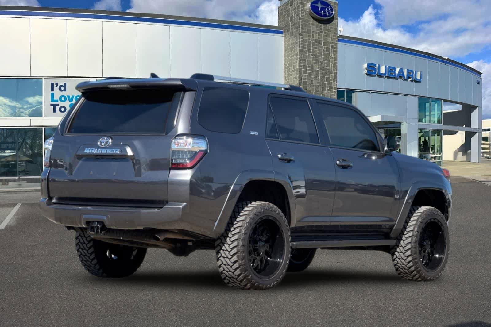 Used 2023 Toyota 4Runner SR5 Premium image 2