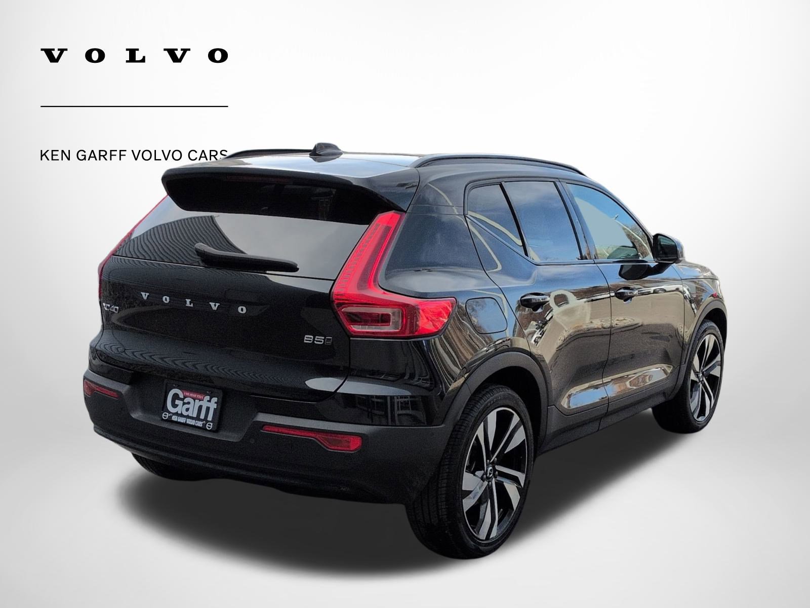 Used 2024 Volvo XC40 B5 Plus image 3