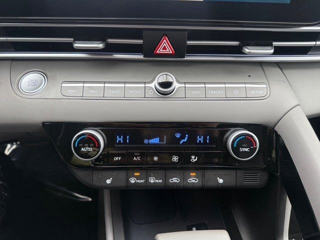 Used 2025 Hyundai Elantra SEL image 18