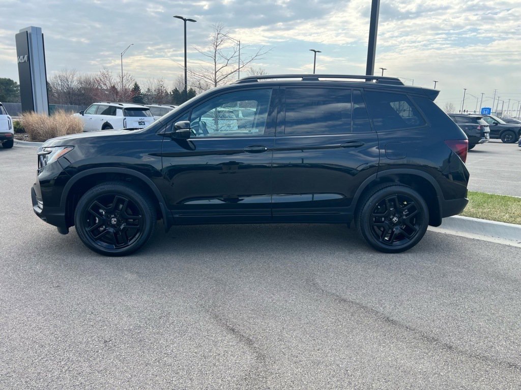 Used 2024 Honda Passport Black Edition image 3
