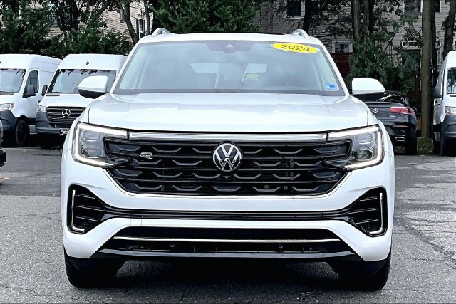 Used 2024 Volkswagen Atlas SEL Premium R-Line AWD/4WD image 2