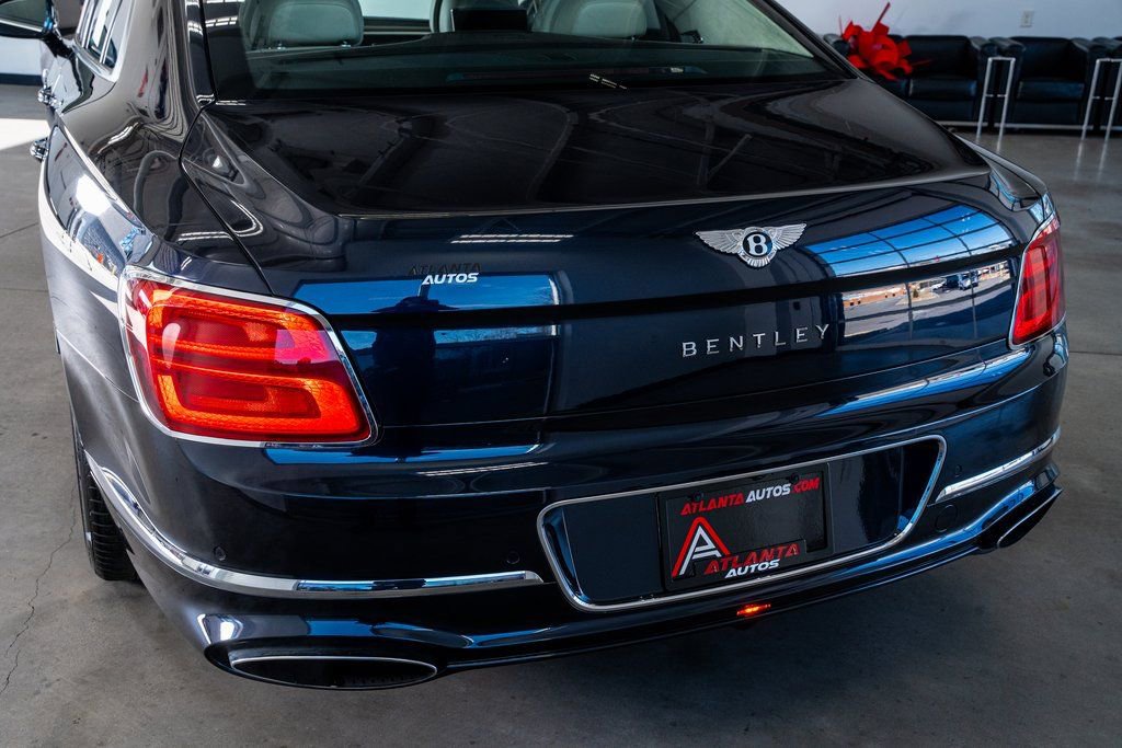 Used 2020 Bentley Flying Spur W12 image 24