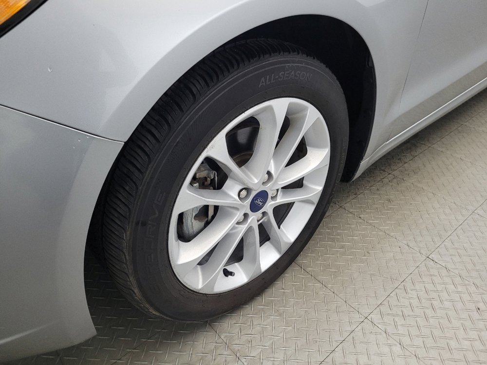Used 2020 Ford Fusion SE FWD image 31