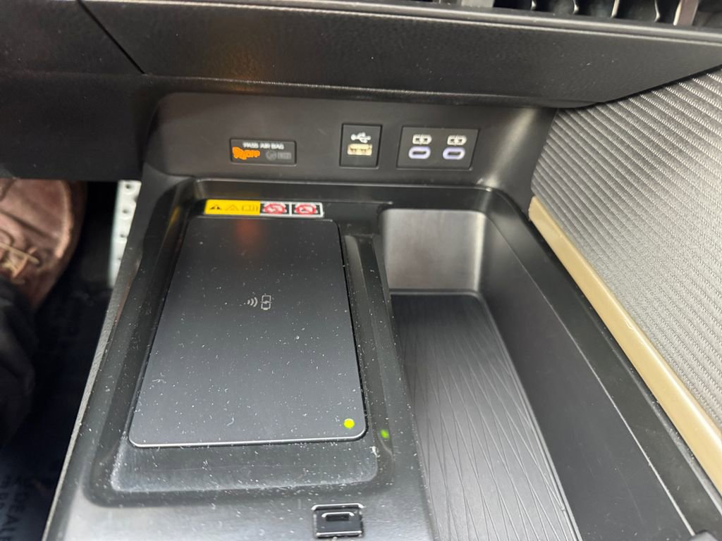 Used 2025 Toyota Camry SE w/ Multimedia Upgrade Package image 24