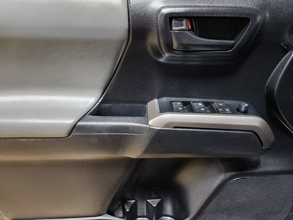 Used 2022 Toyota Tacoma SR5 RWD image 37