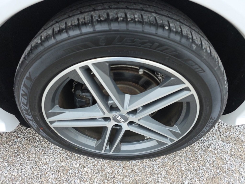 Used 2018 Audi SQ5 Premium Plus w/ Navigation Package image 29