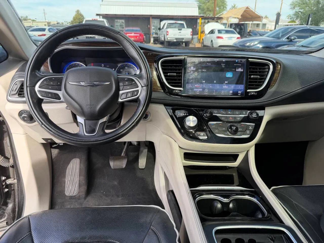Used 2022 Chrysler Pacifica Limited FWD image 19