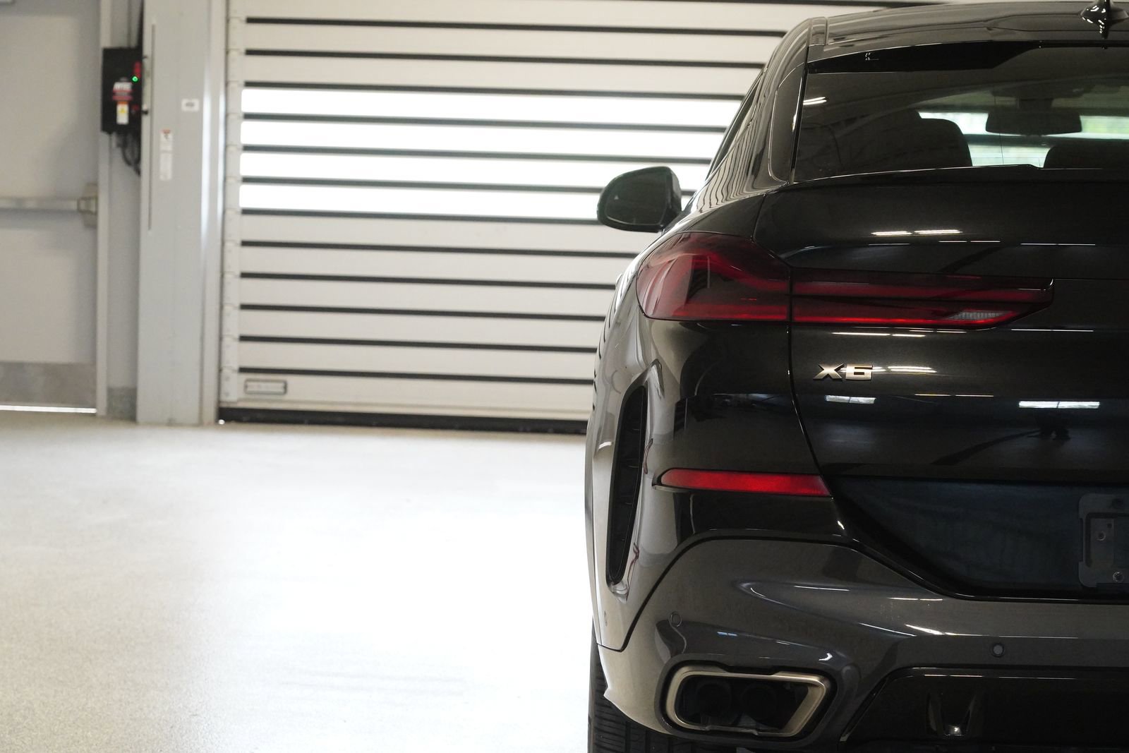 Used 2021 BMW X6 M50i w/ Executive Package image 9