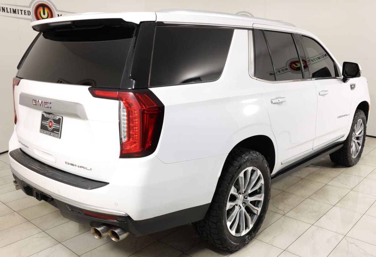 Used 2021 GMC Yukon Denali w/ Denali Premium Package AWD/4WD image 3