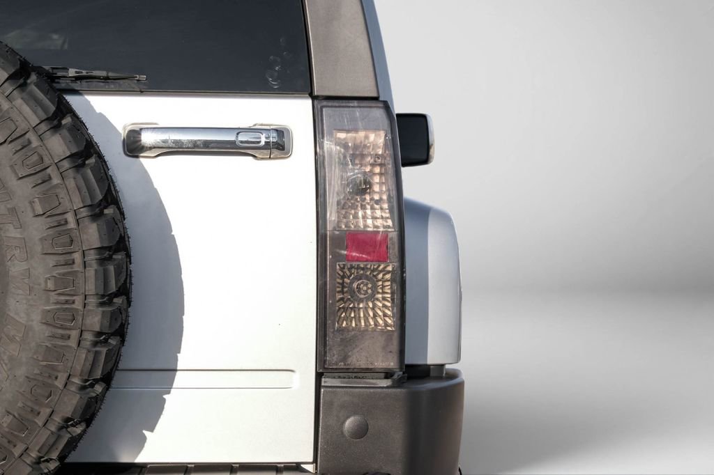 Used 2010 HUMMER H3 Luxury w/ Appearance Package image 52