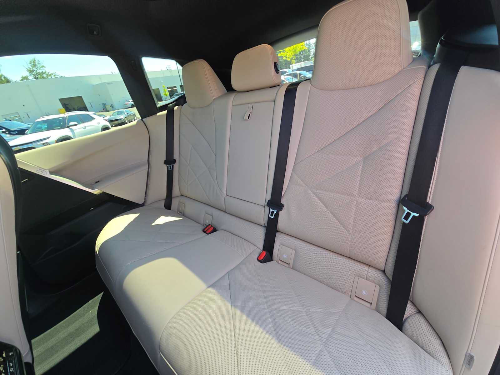 Used 2024 BMW iX xDrive50 w/ Sport Package AWD/4WD image 17