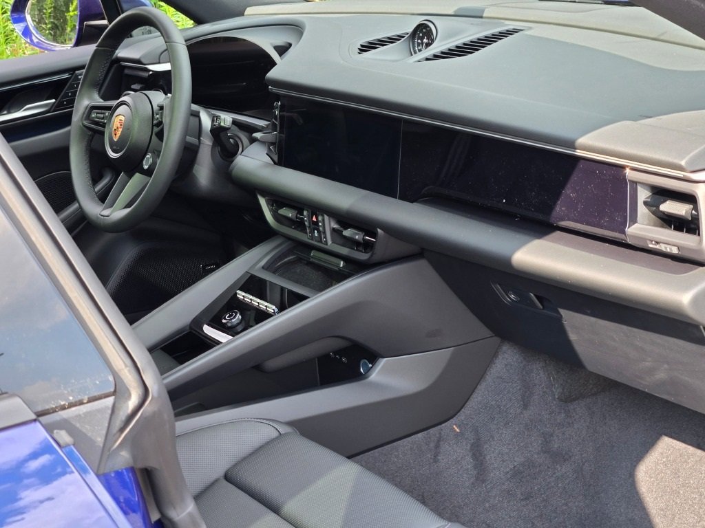 New 2025 Porsche Macan 4 Electric image 39