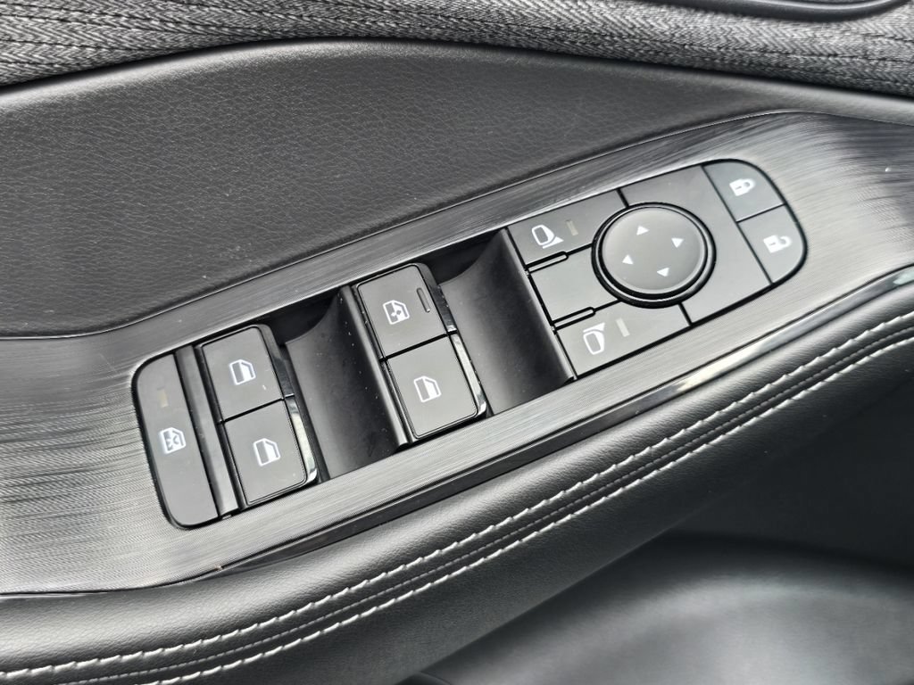 Used 2022 Nissan Rogue SV AWD/4WD image 23