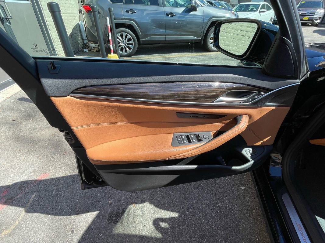 Used 2019 BMW 530i xDrive image 9