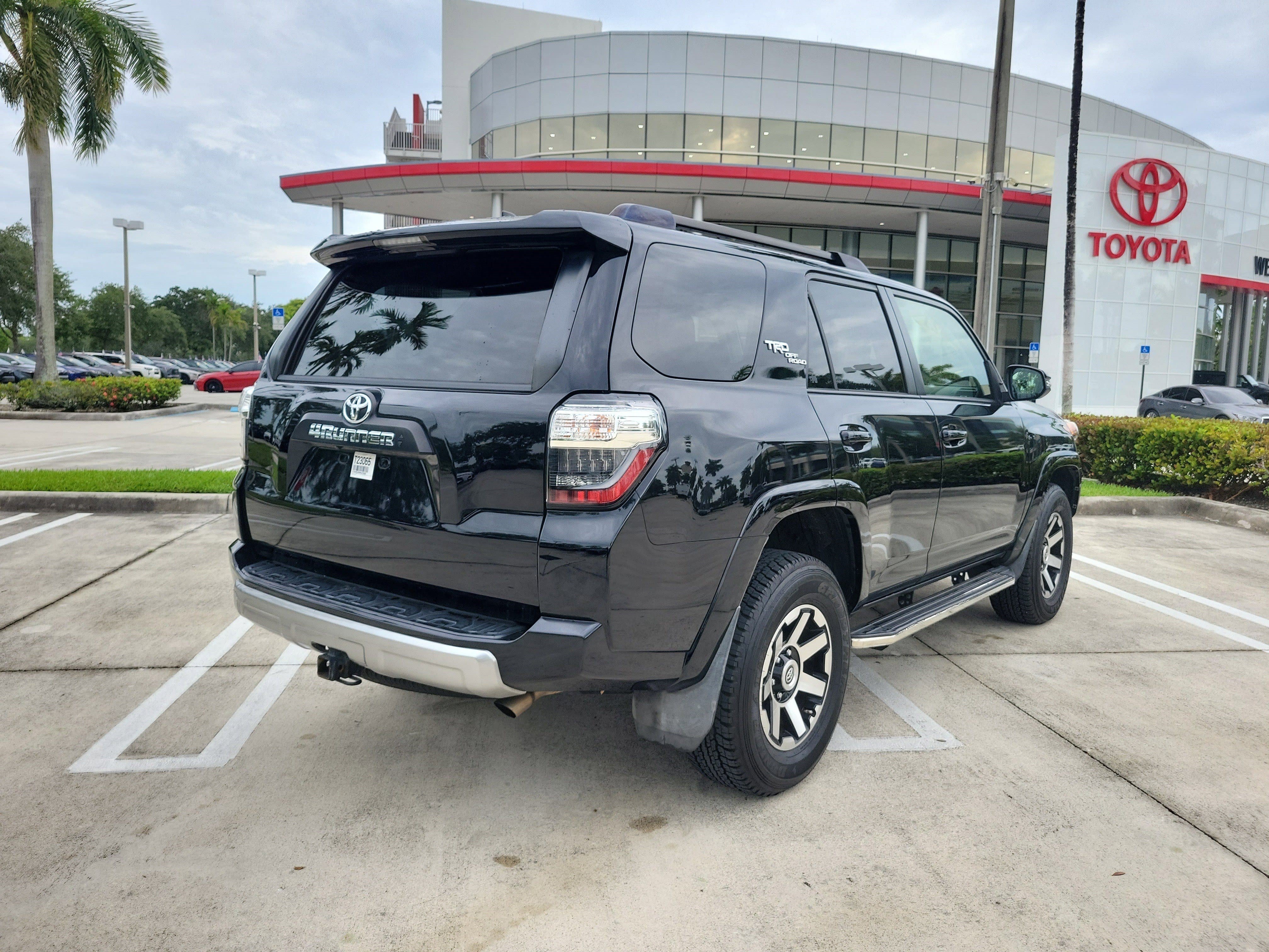 Used 2021 Toyota 4Runner TRD Off-Road Premium w/ Moonroof Package AWD/4WD image 7