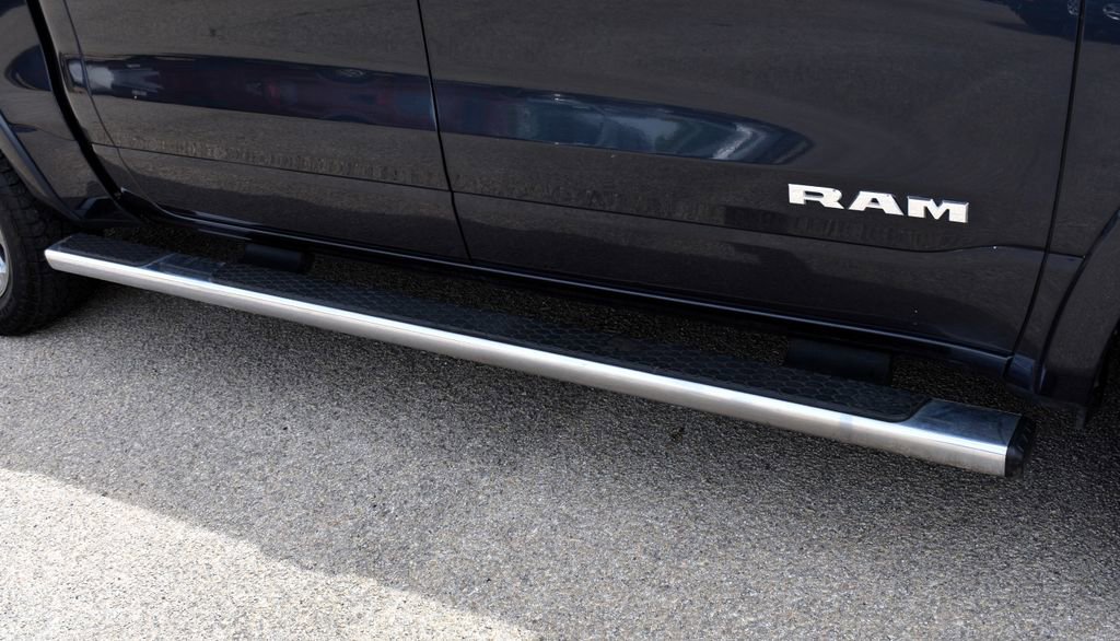 Used 2019 RAM 1500 Laramie AWD/4WD image 8