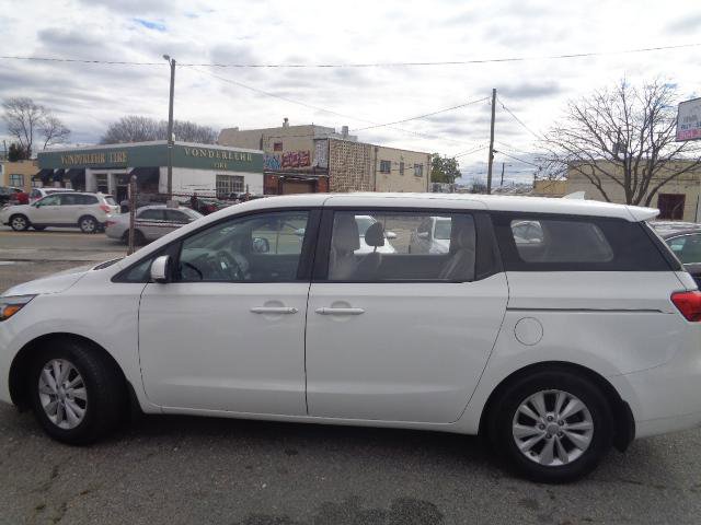 Used 2016 Kia Sedona L image 4