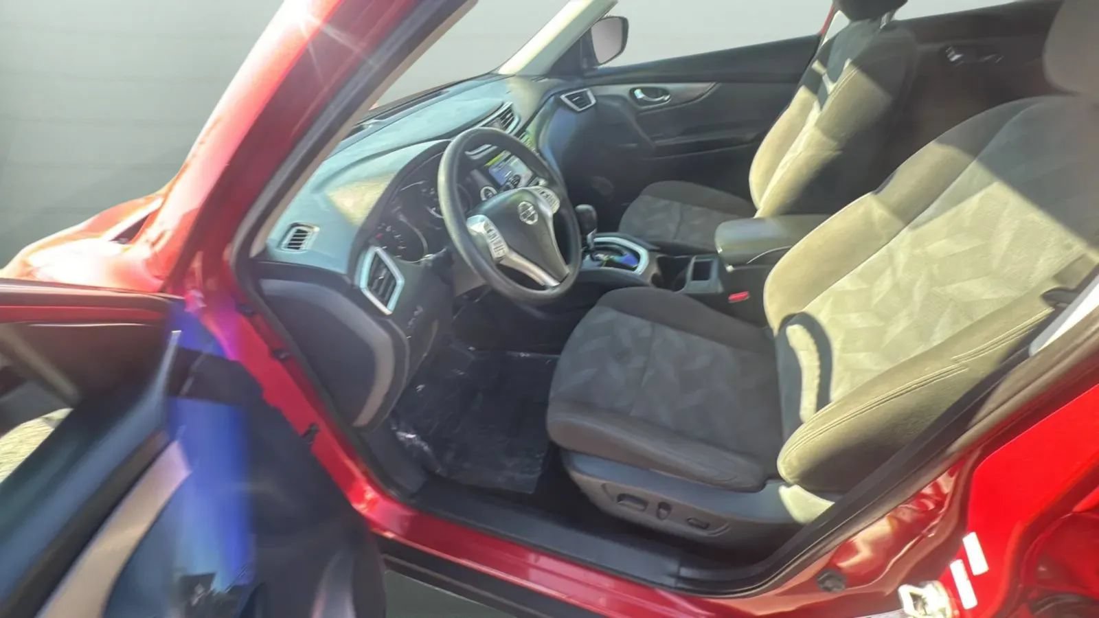 Used 2016 Nissan Rogue SV FWD image 33